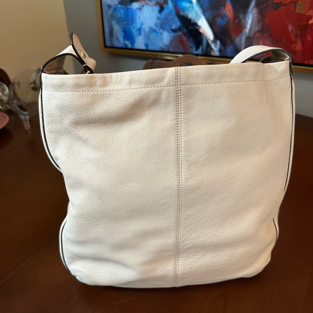 Gorgeous Cream Authentic Coach Leather Bag with Blue Interior - Picture 8 of 13